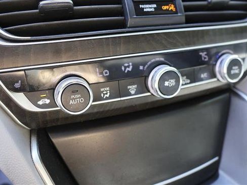 Used 2018 Honda Accord EX image 19
