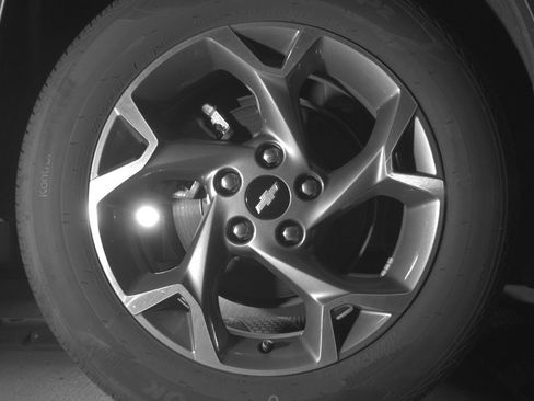 Used 2025 Chevrolet Trax LT FWD image 15