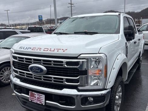 Used 2024 Ford F250 XLT w/ FX4 Off-Road Package image 3