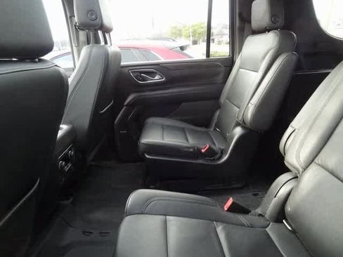 Used 2021 Chevrolet Suburban LT image 7