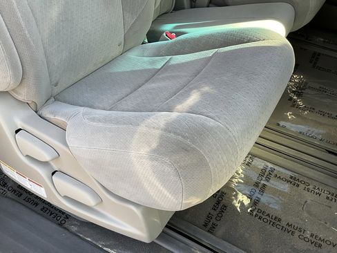 Used 2015 Toyota Sienna LE image 49