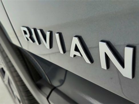 Used 2025 Rivian R1T Adventure image 17