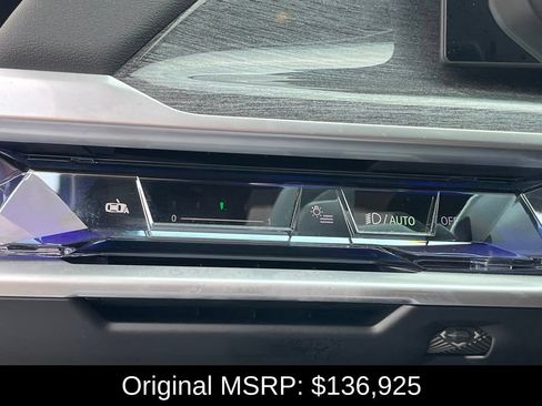 Used 2025 BMW 760i xDrive w/ Executive Package AWD/4WD image 39