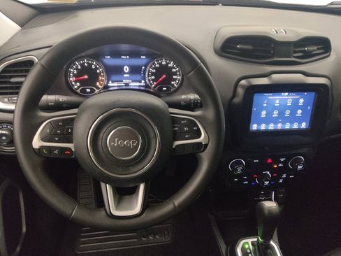 Used 2021 Jeep Renegade Latitude FWD image 22