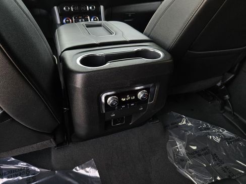 Used 2024 GMC Yukon SLT image 15