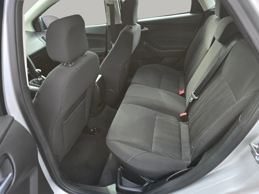 Used 2016 Ford Focus SE w/ SE Cold Weather Package FWD image 15
