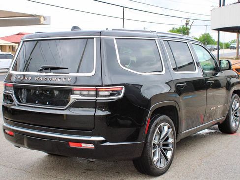 Used 2025 Jeep Grand Wagoneer Series III w/ Rear Seat Video Group 1 AWD/4WD image 3