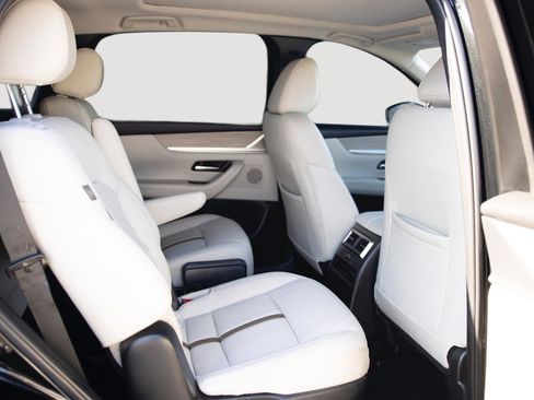 Used 2024 MAZDA CX-90 Plug-In Hybrid w/ Premium Plus image 17