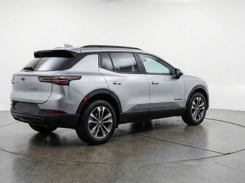 Used 2025 Chevrolet Equinox LT image 9