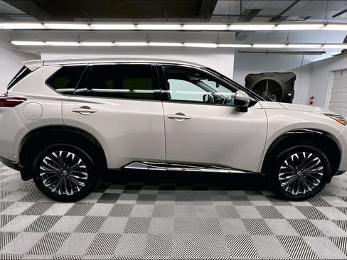 Used 2024 Nissan Rogue Platinum AWD/4WD image 15