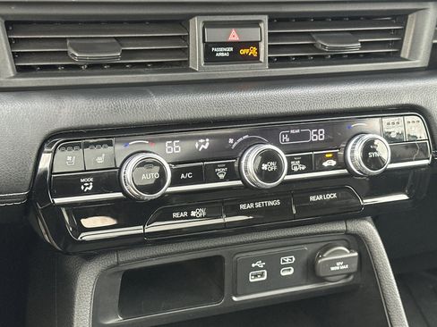 Used 2025 Honda Pilot Elite image 21