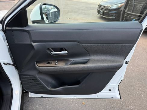 Used 2025 Nissan Kicks SV AWD/4WD image 29