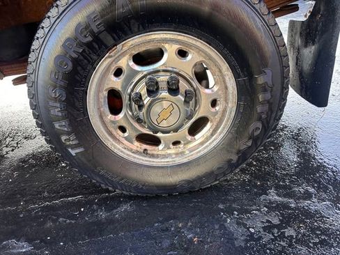 Used 2004 Chevrolet Silverado 2500 LT w/ Heavy-Duty Power Package image 6