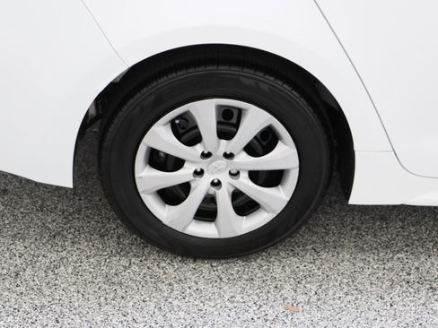 Used 2025 Toyota Corolla LE FWD image 6