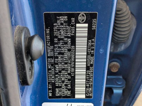 Used 2017 Toyota Camry SE w/ Moonroof Package FWD image 30