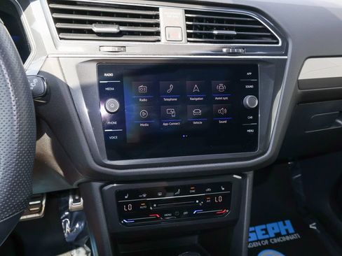 Used 2022 Volkswagen Tiguan SE R-Line AWD/4WD image 19
