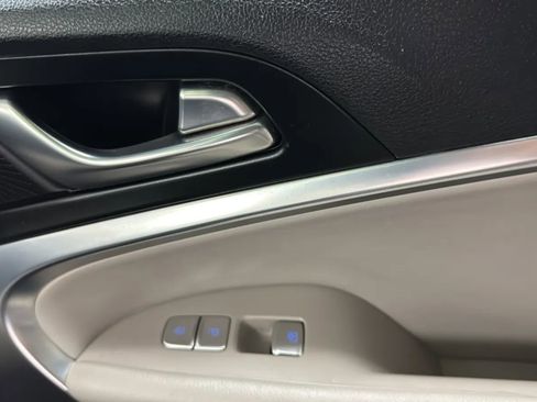 Used 2020 Genesis G70 2.0T RWD image 19