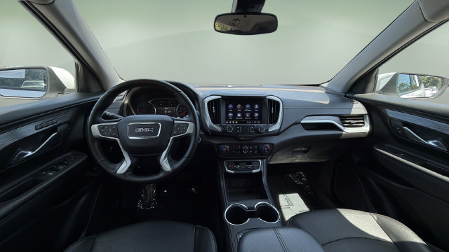 Used 2024 GMC Terrain SLT AWD/4WD image 16
