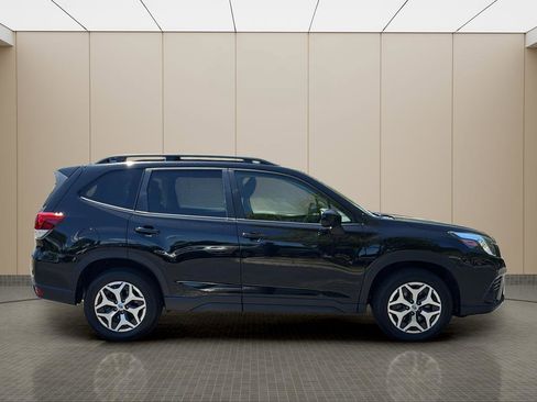 Used 2023 Subaru Forester Premium AWD/4WD image 6