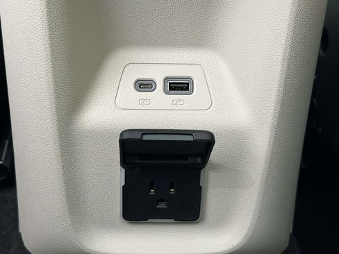 Used 2023 Buick Envision Avenir image 17