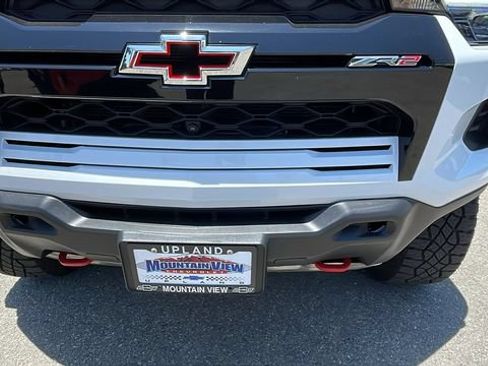 Used 2025 Chevrolet Colorado ZR2 w/ Technology Package AWD/4WD image 9