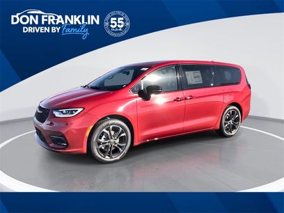 New 2026 Chrysler Pacifica Select