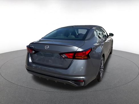 Used 2025 Nissan Altima 2.5 SV image 14