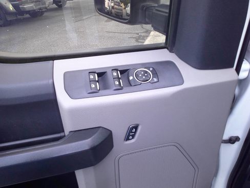 Used 2022 Ford F250 XL w/ Power Equipment Group image 11