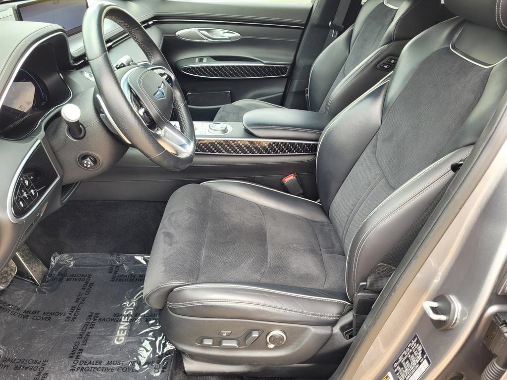 Used 2022 Genesis GV70 3.5T Sport w/ Sport Prestige Package AWD/4WD image 10
