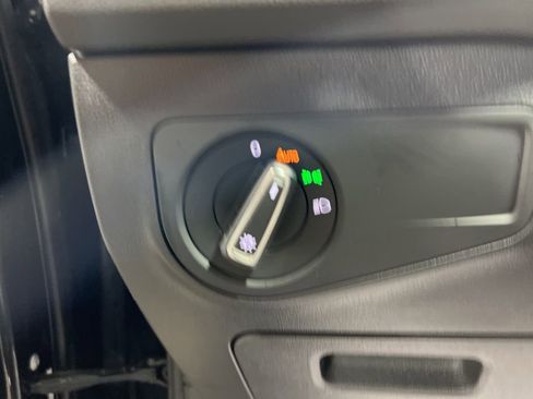 Used 2019 Volkswagen Tiguan SE image 24