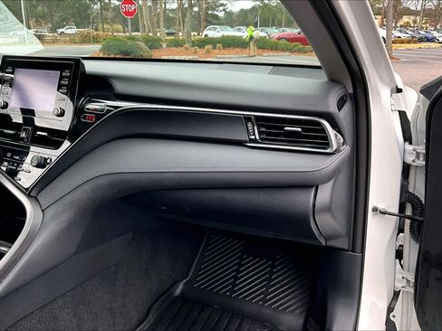 Used 2023 Toyota Camry SE image 18