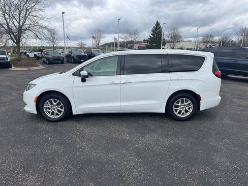 Used 2023 Chrysler Voyager LX FWD image 6