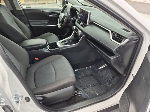Used 2025 Toyota RAV4 XLE FWD image 5