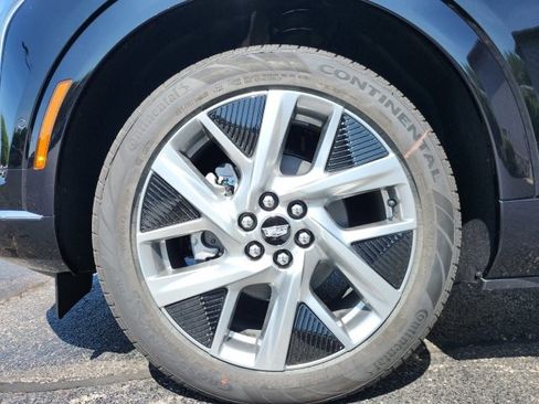 New 2025 Cadillac Optiq Luxury 2 image 7