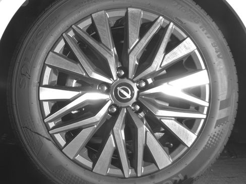 Used 2025 Nissan Altima 2.5 SV FWD image 12