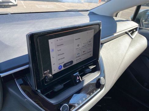 Used 2025 Toyota Corolla LE image 21