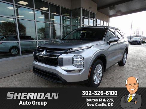 New 2025 Mitsubishi Outlander ES image 1