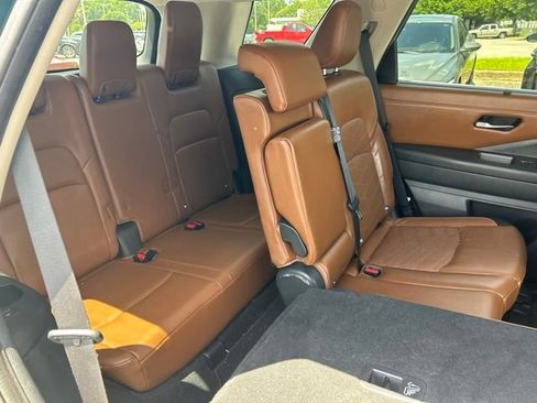 Used 2022 Nissan Pathfinder Platinum w/ Lighting Package (N93) AWD/4WD image 18