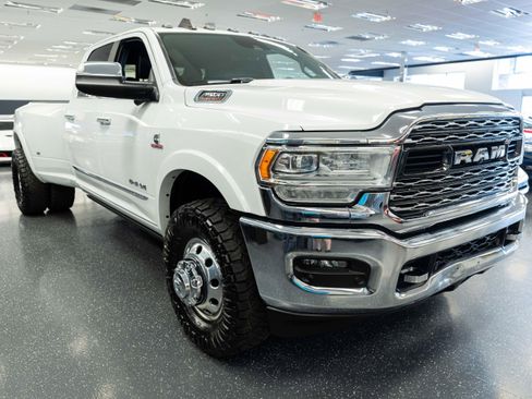 Used 2022 RAM 3500 Limited AWD/4WD image 3
