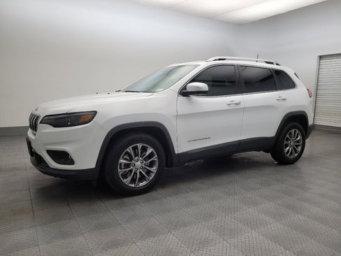Used 2020 Jeep Cherokee Latitude Plus image 2