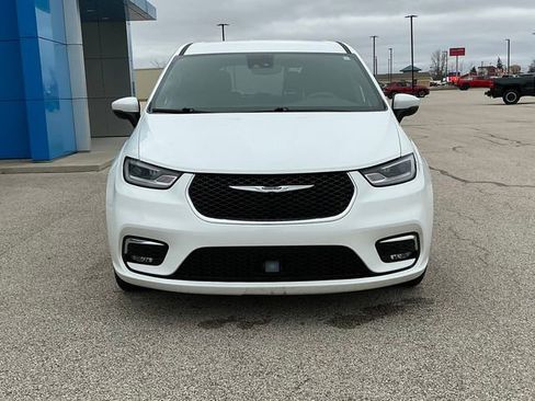 Used 2023 Chrysler Pacifica Touring FWD image 16