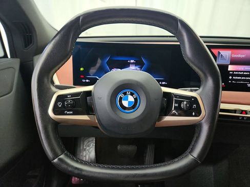 Used 2023 BMW iX xDrive50 w/ Sport Package AWD/4WD image 15