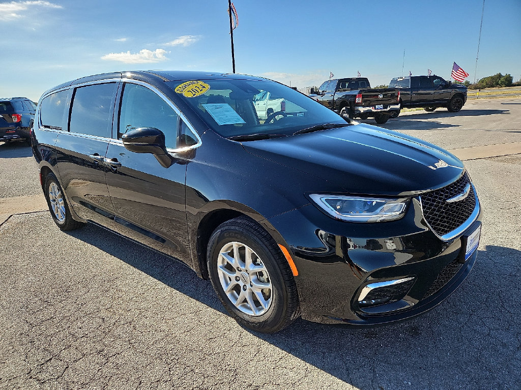 Used 2024 Chrysler Pacifica Touring-L FWD image 10