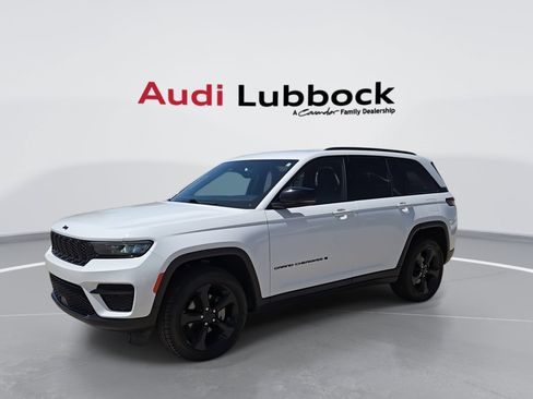 Used 2023 Jeep Grand Cherokee Altitude AWD/4WD image 4