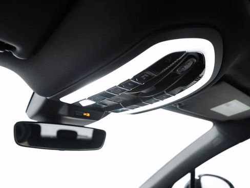 Certified 2026 Porsche Macan AWD/4WD image 32