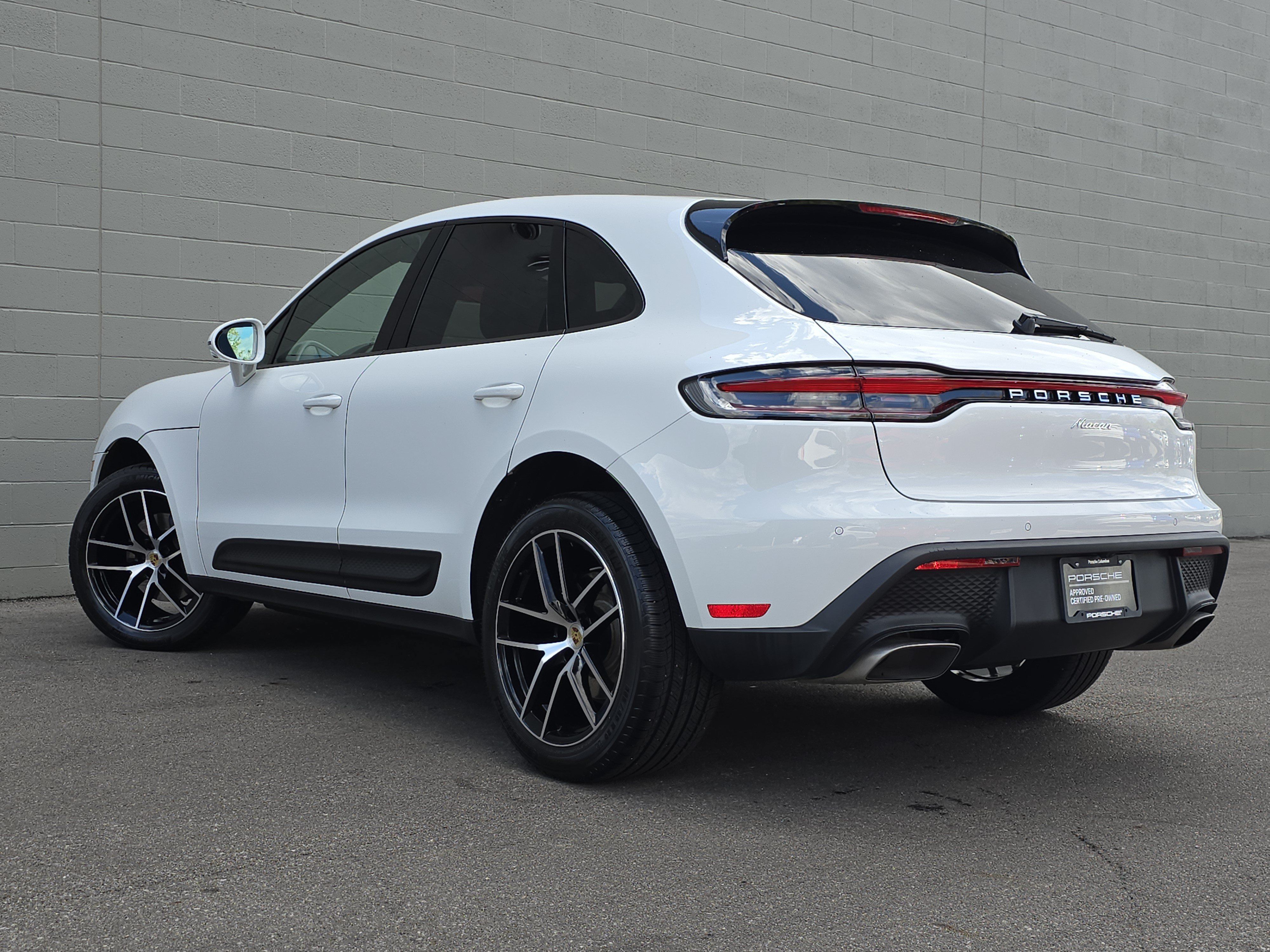 Used 2025 Porsche Macan AWD/4WD image 3