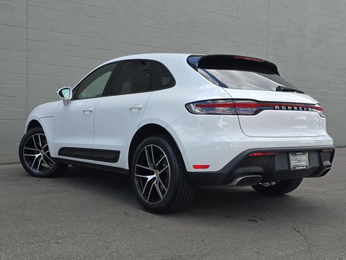 Certified 2025 Porsche Macan image 3