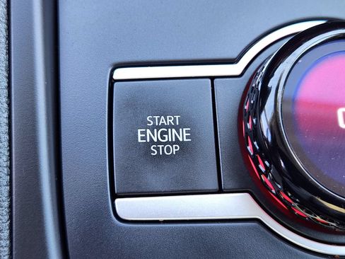 Certified 2025 Volkswagen Tiguan SE AWD/4WD image 17