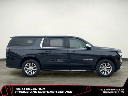 Used 2025 Chevrolet Suburban Premier RWD image 12
