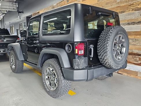 Used 2018 Jeep Wrangler Rubicon w/ Connectivity Group AWD/4WD image 4